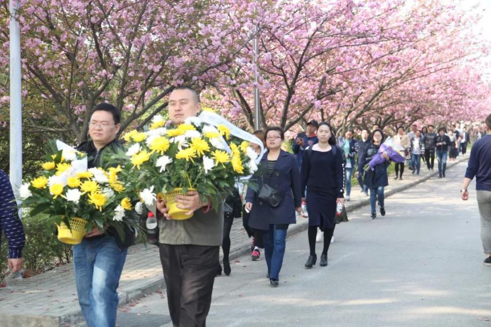 ׯ�к���Ϸ(�й�)�ɷ����޹�˾-����