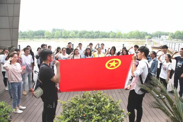 ׯ�к���Ϸ(�й�)�ɷ����޹�˾-����