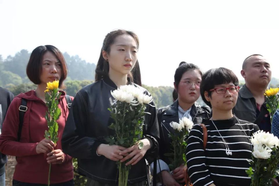 ׯ�к���Ϸ(�й�)�ɷ����޹�˾-����