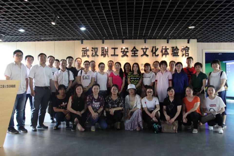 ׯ�к���Ϸ(�й�)�ɷ����޹�˾-����