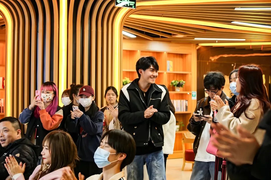 ׯ�к���Ϸ(�й�)�ɷ����޹�˾-����