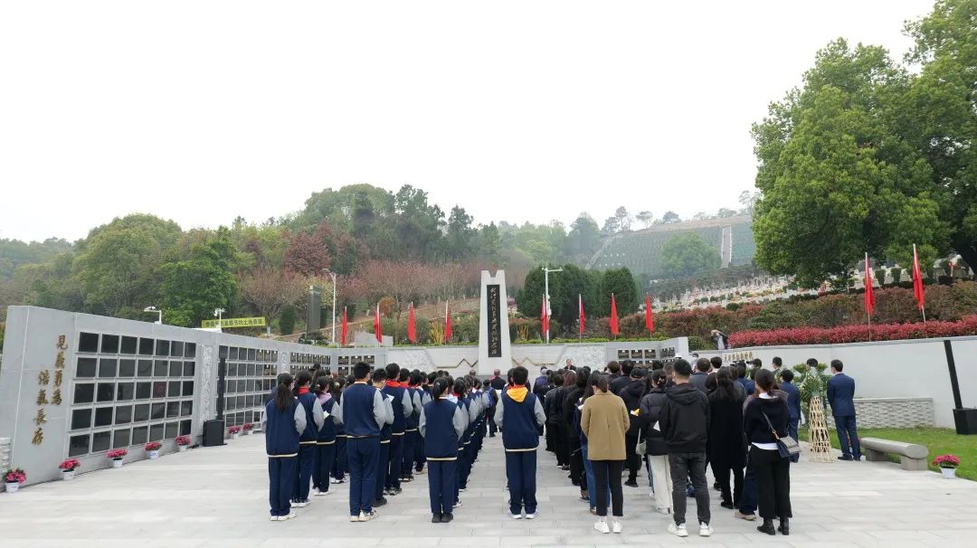 ׯ�к���Ϸ(�й�)�ɷ����޹�˾-����