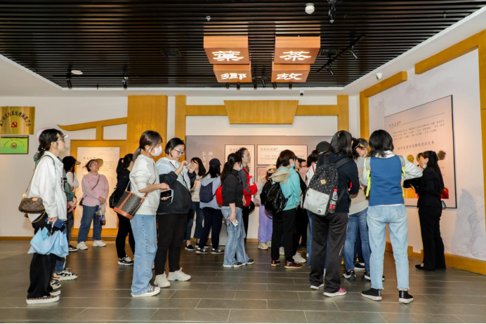 ׯ�к���Ϸ(�й�)�ɷ����޹�˾-����