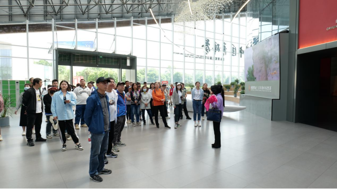 ׯ�к���Ϸ(�й�)�ɷ����޹�˾-����