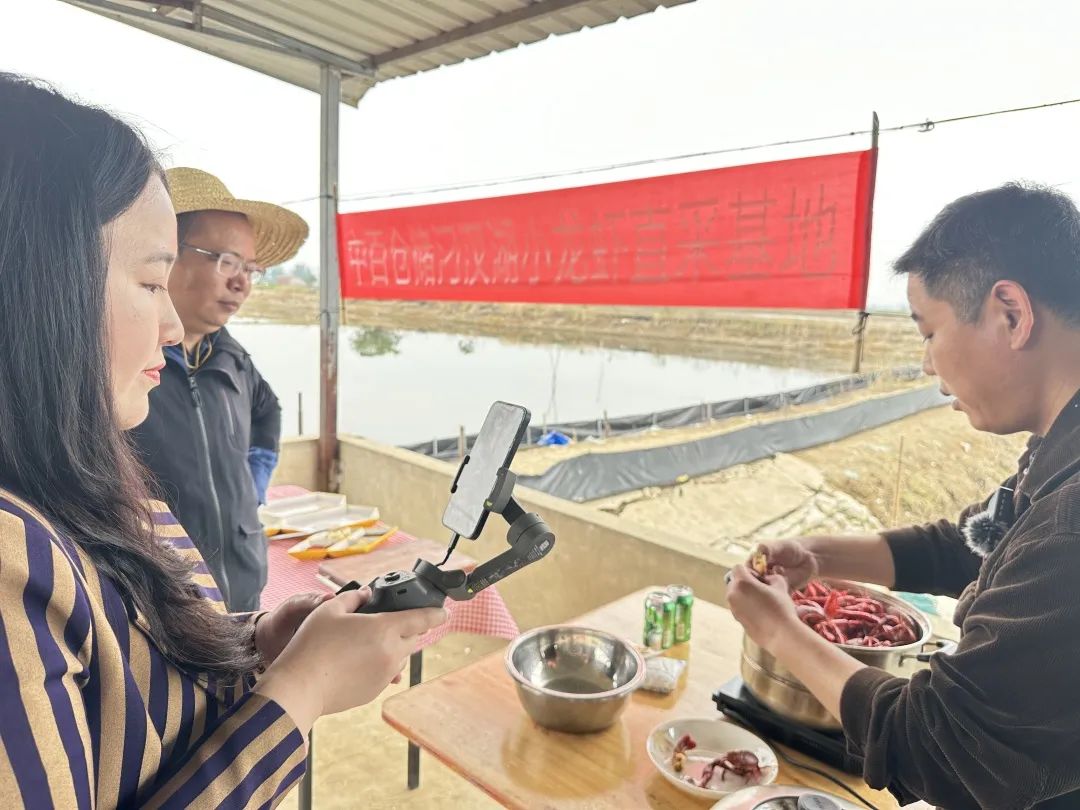 ׯ�к���Ϸ(�й�)�ɷ����޹�˾-����