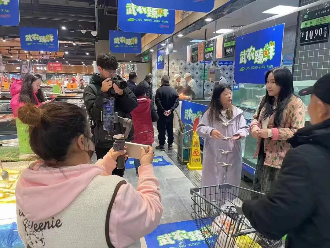 ׯ�к���Ϸ(�й�)�ɷ����޹�˾-����